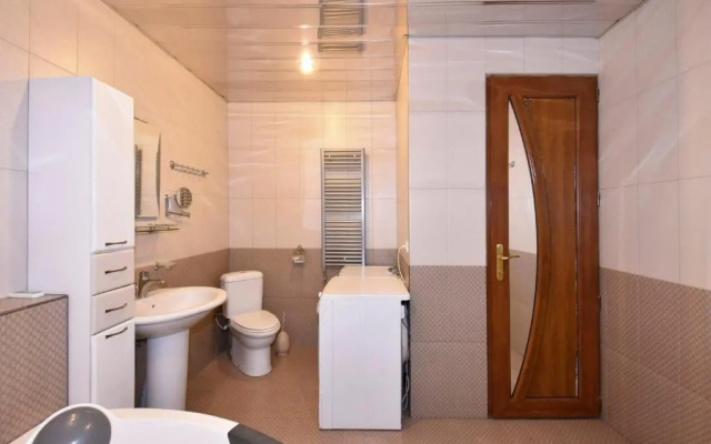 Northern Avenue 2 Bedroom Apertment With Great View HH656