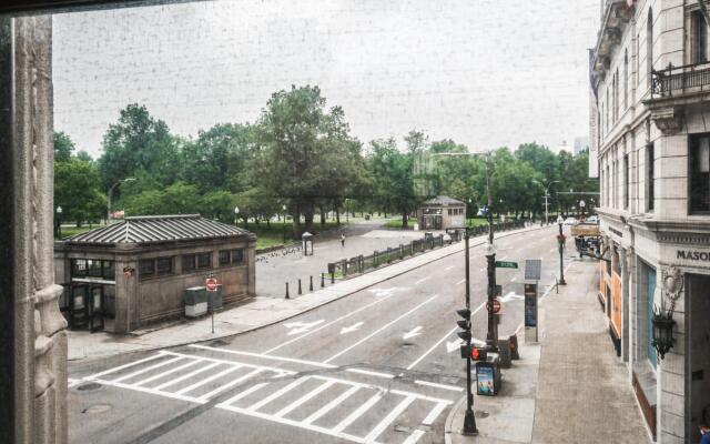 Beautiful Studio + Train | Theatre District | Evonify