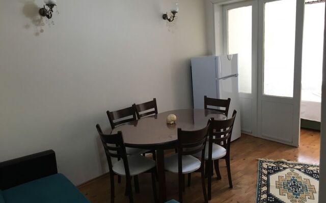 Cemre Apart