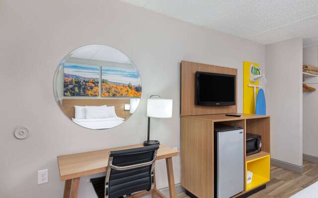 Days Inn by Wyndham Knoxville North