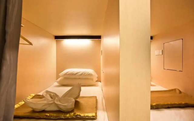 7 Wonders Hostel