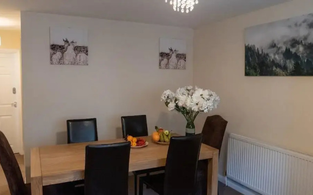 5 Bedroom Guesthouse in Quiet Cul-de-sac location.