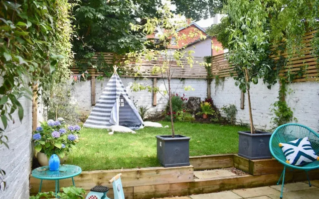 Beautiful 3 Bedroom Hove Townhouse With Garden