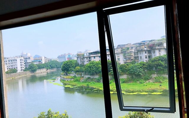 Lakeside Hostel