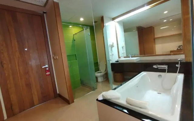 Chang Buri Resort & Koh Chang Hillside