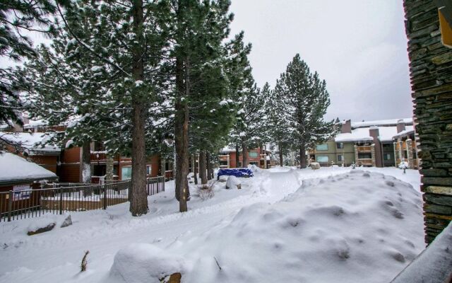 Summit 41 Spacious and Stones Throw to Eagle Lodge by RedAwning