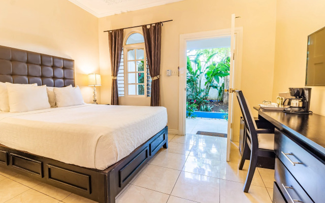 Travellers Beach Resort