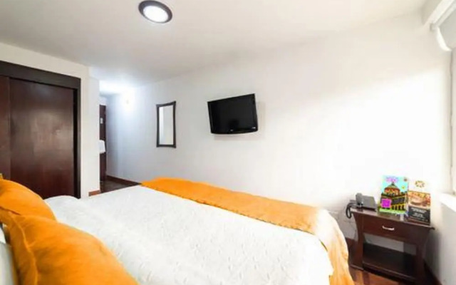 Ayenda 1035 Arena Plaza