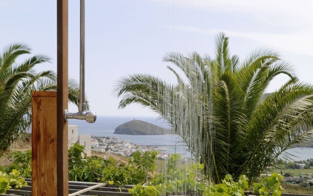 Kymothoi Rooms & Pool Bar
