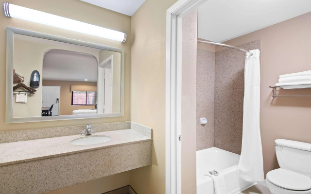 Best Western Cedar Inn