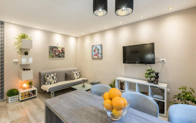 Artistic chill art apartment 2+2.Centar of Split.