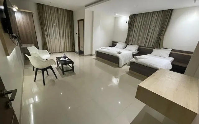 Model Grand Inn