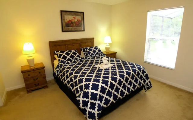 4 BED Pool Home Overlooking Reserve