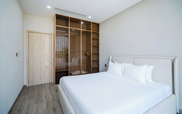 Deluxe Riverfront Pool Villas Danang