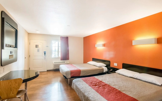 Motel 6 Bell Gardens, CA - Los Angeles