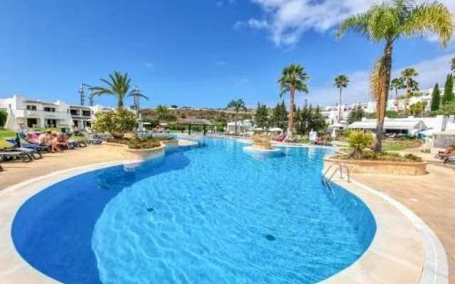 #025 Relaxing and Quiet House with Pool