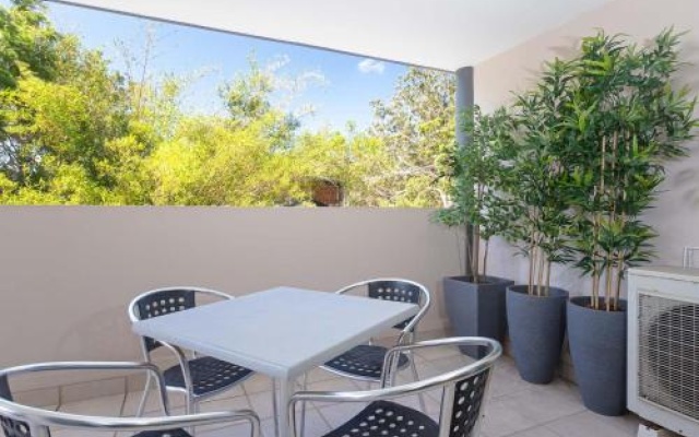 9 'Shoal Bay Beach Apartments' 2 Shoal Bay Road -Air Conditioning And Complex Swimming Pool – Outside – Nelson Bay