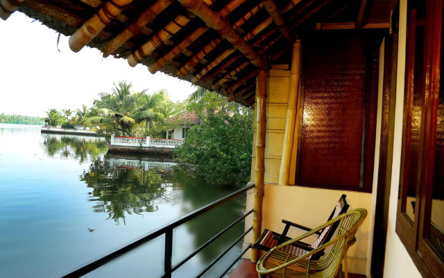 Kadalkkara Lake Resorts
