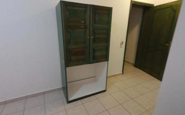 Pavlos Maria Studios Double blue room w 2 beds