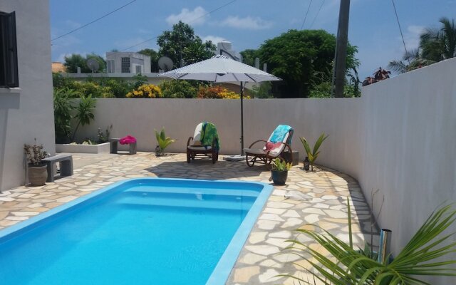 Sunny Private First Floor 1-br Beach Apartment With Spacious Balcony, Pool, Wifi