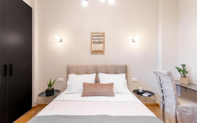 Deluxe 3-BDRM Urban-industrial Apt at Acropolis