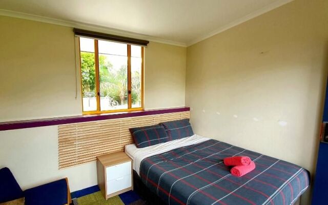 Jump Inn Alice Budget Accommodation