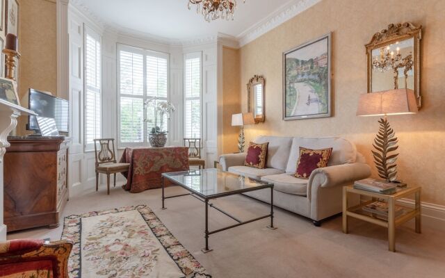 Elegant Apartment in Central Kensington