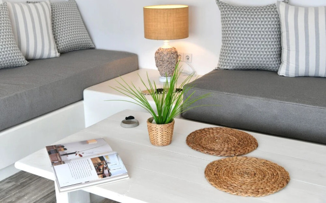 Ammos Luxury Rooms & Home