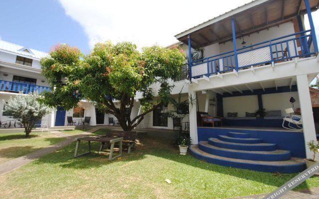 Bananaquit Apartments