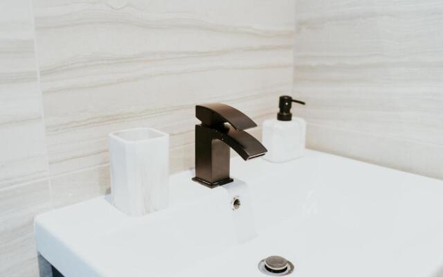 Hounds Gate Luxury Apartments by 1508 Stays