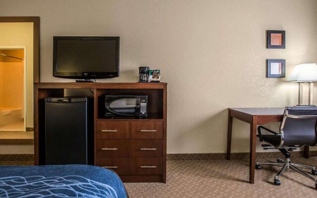 Quality Inn & Suites Dixon near I-88