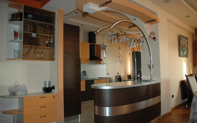 Luxury Apartment In The City Heart On North Avenue
