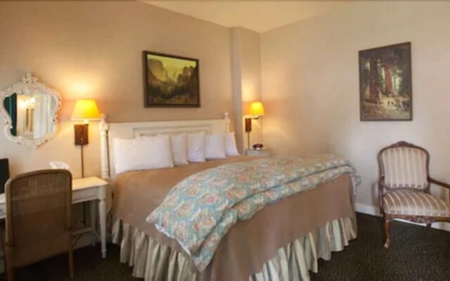 Wawona Hotel