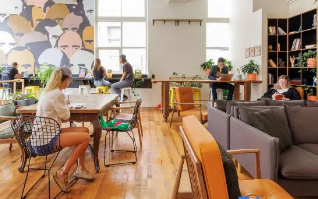 Roamer Melbourne - Formerly Selina Central Melbourne
