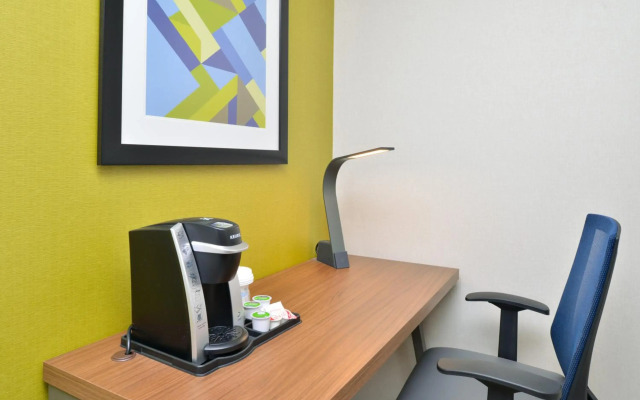 Holiday Inn Express Santa Rosa North by IHG