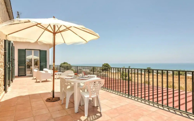 Charming Apartment in Marina di Ragusa With Terrace