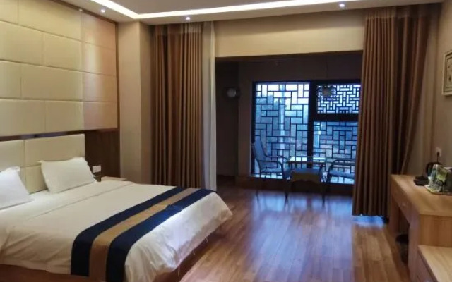 Yingshan Tianxiao Station Hotel