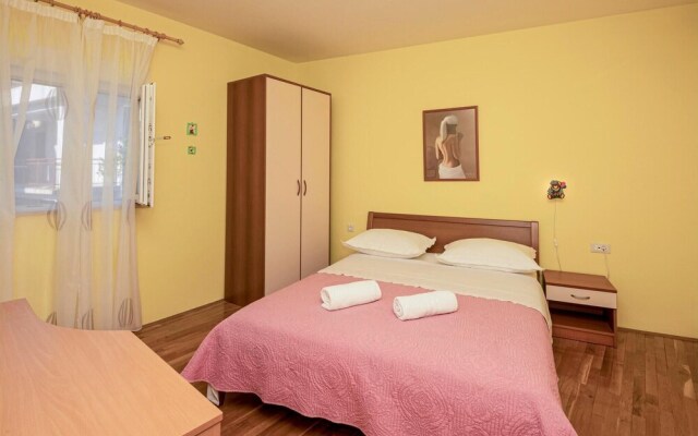 Nice Apartment in Igrane With 3 Bedrooms and Wifi