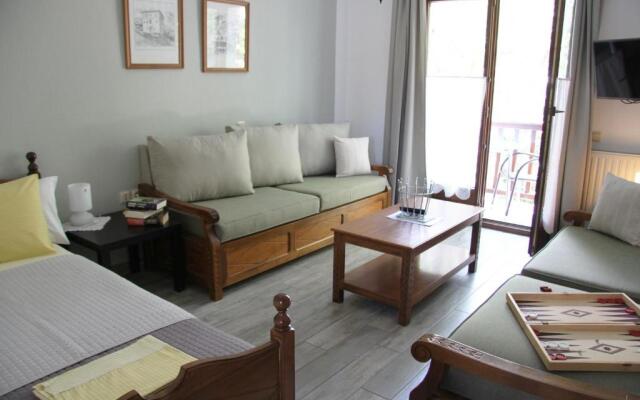 PLATANOFYLLA Family Apartment No6