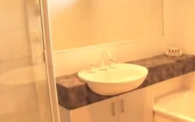 Clayton Monash Motor Inn & Serviced Apartments