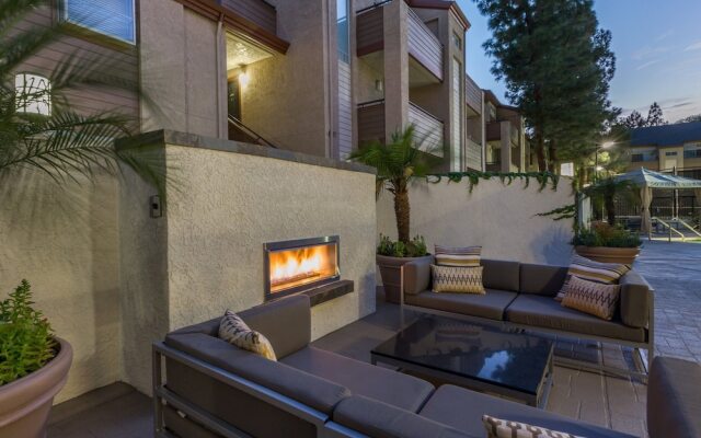 Global Luxury Suites at Stoneridge Mall