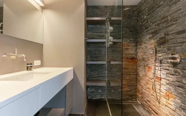 Modern Antwerp Apartment With City Views 2 Bedrooms