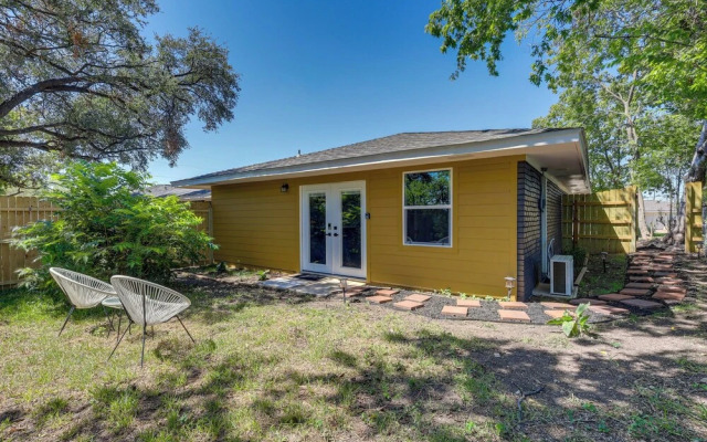 Pet-Friendly Temple Guest Suite!