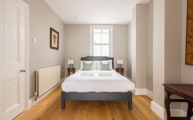 The Thames Embrace 3 BR & Garden House