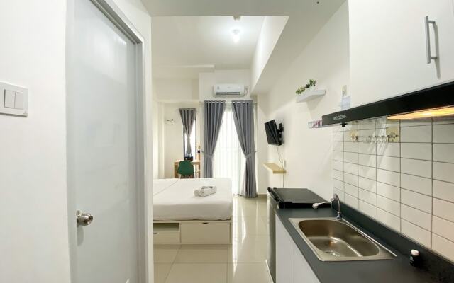 Comfy And Simply Look Studio Room Sayana Bekasi Apartment