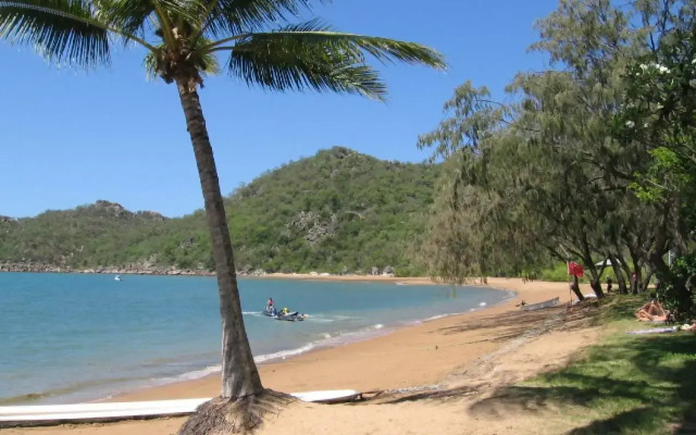 AFFORDABLE ISLAND ESCAPE! Queen Studio, Nelly Bay
