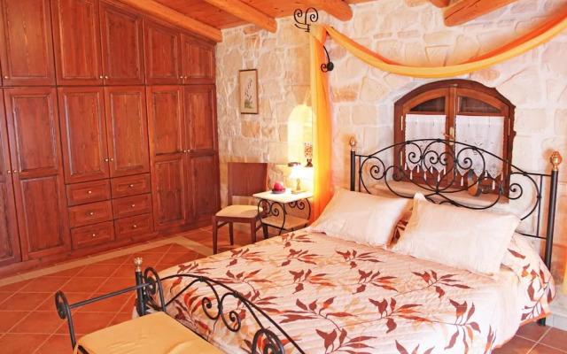 The Vivian - Luxury Stone Villa