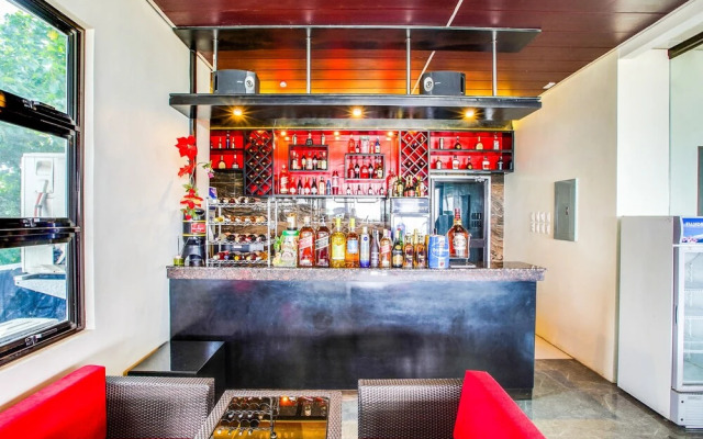 OYO 489 Casa Mia Hotel Suites