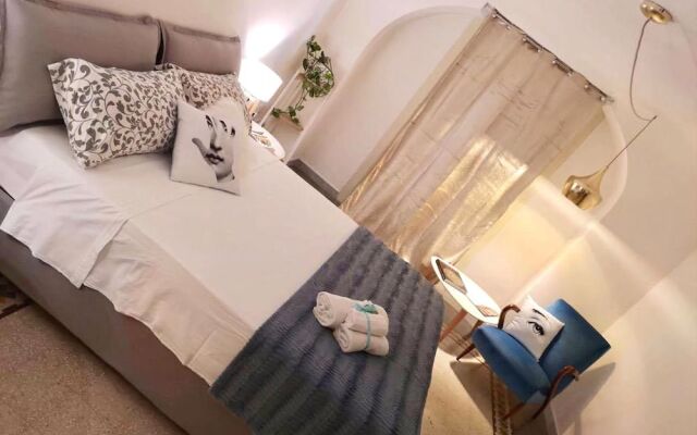 Pal Art Rooms  Suite
