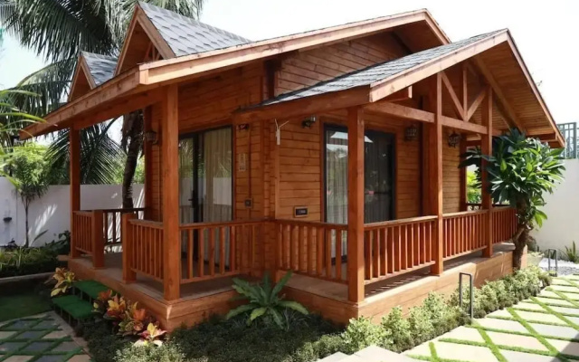 Foxoso Aaristo Baga Beach Resort